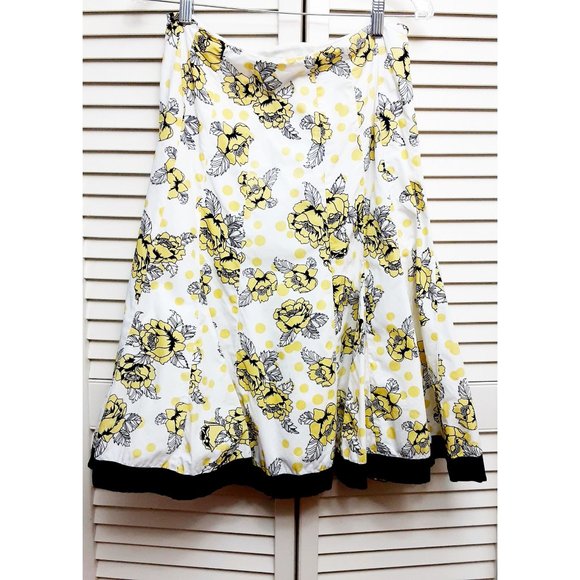 Chadwicks Dresses & Skirts - Chadwicks Yellow/navy polka dot flowers skirt 8